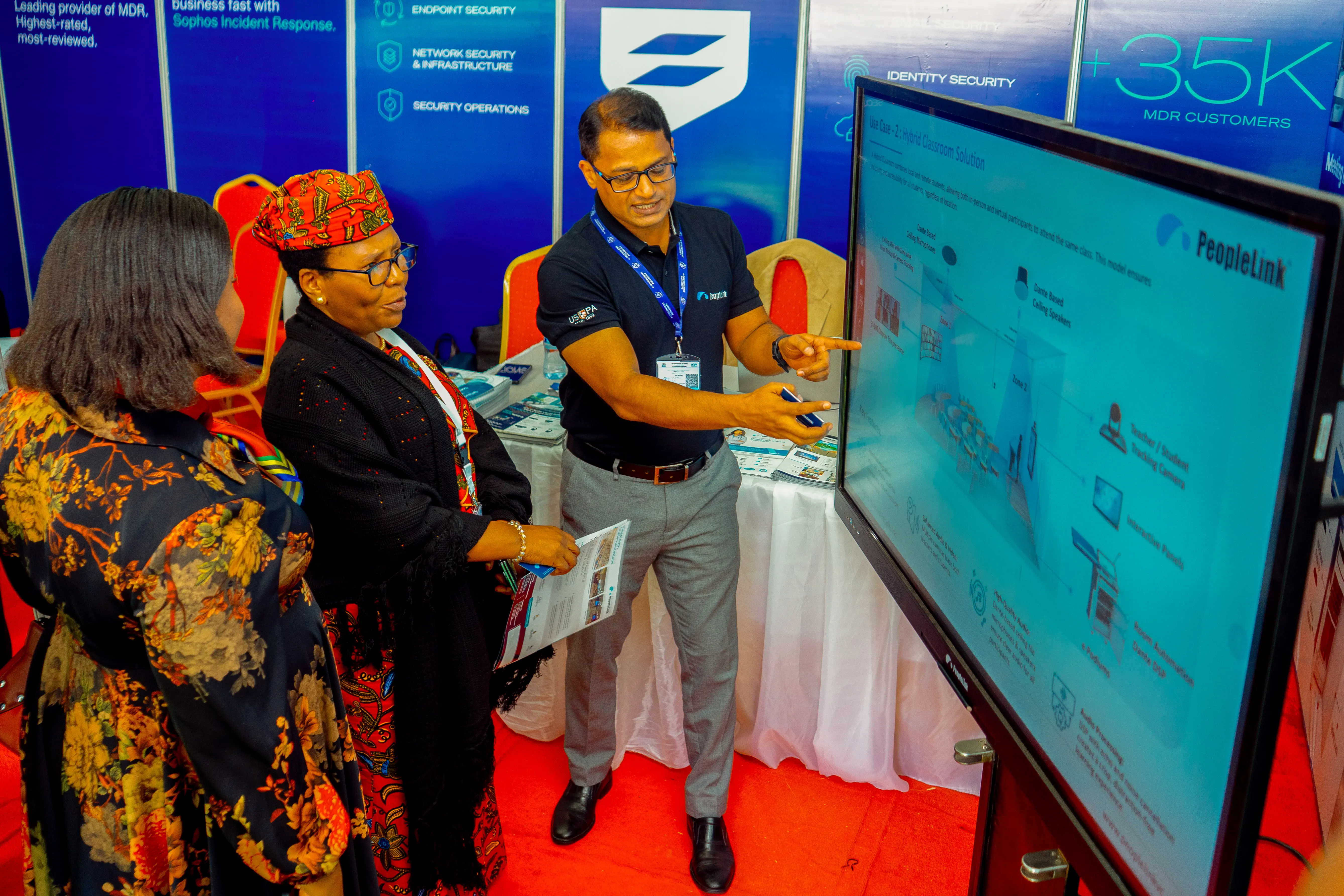 Siku ya Pili: Viongozi mbalimbali watembelea mabanda ya maonesho